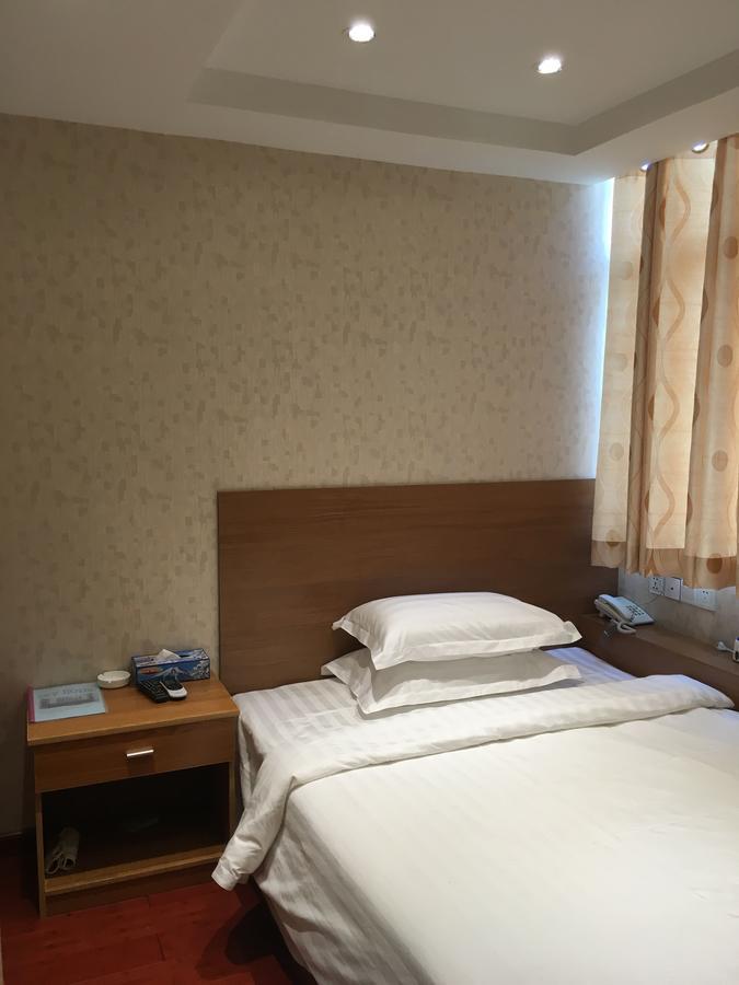 Sky Hotel Chinatown Rangun Szoba fotó